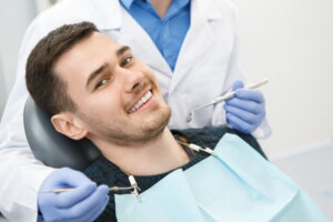 What are the advantages of removing wisdom teeth
