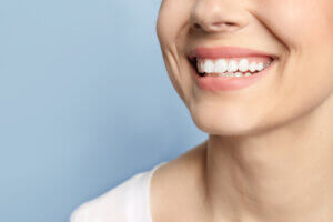 What practice offers highest-quality non-removable teeth on implants in Temecula