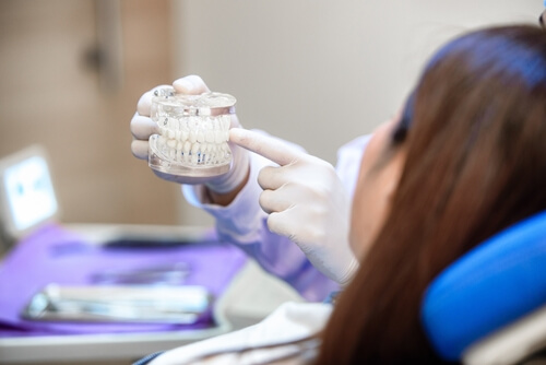 How do you find the best dental implant specialist